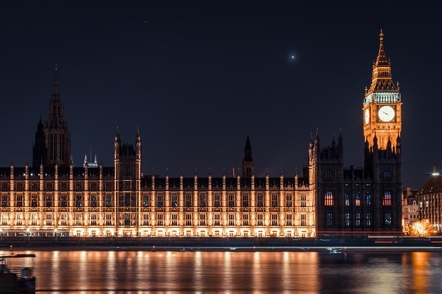 イギリス